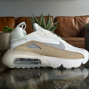 Nike Air max 2090 Summit white sz. 6 (womens) DA8702-100